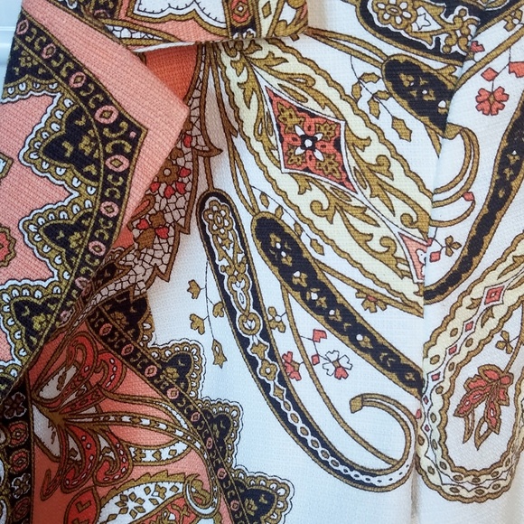 Chic Multi-Patterned Blazer Size 6 - Picture 2 of 4